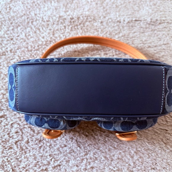 Coach Ashton Bag in Signature Denim - Picture 4 of 5